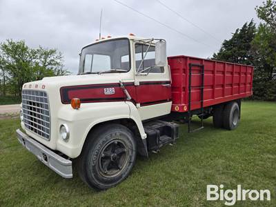 1974 Ford 700 S/A Grain Truck
