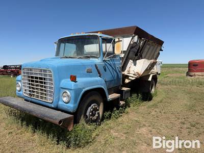 1980 Ford 700 S/A Feed Truck