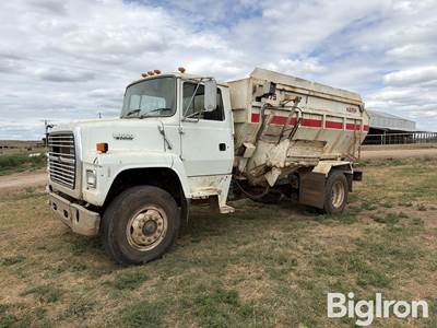 1992 Ford 8000 Feed Truck
