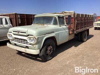 1960 Ford F600 S/A Bobtail Grain Truck