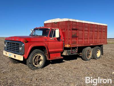 1975 Ford F700 T/A Grain Truck