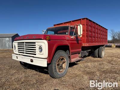 1975 Ford F700 S/A Grain Truck