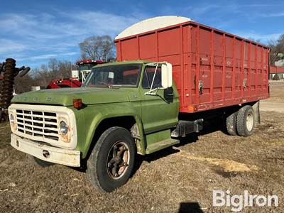 1974 Ford F700 S/A Grain Truck