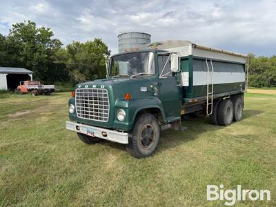 1978 Ford F700 T/A Grain Truck