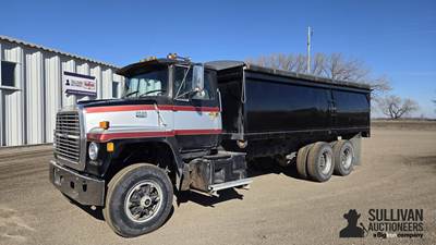 1982 Ford LNT9000 T/A Grain Truck