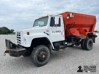 1984 International 1654 S/A Feed Truck