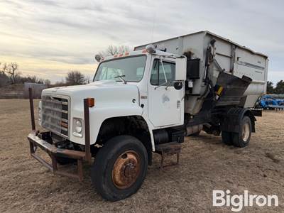 1989 International 1854 4x4 Feed Truck