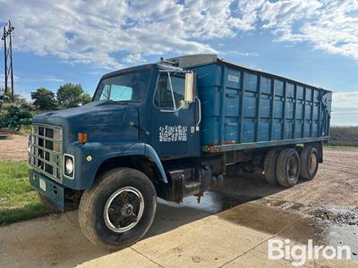 1980 International 2155 T/A Grain & Forage Truck