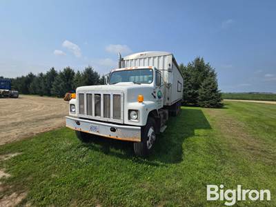 1991 International 2574 Tri/A Grain Truck