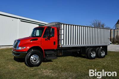 2007 International 4400 T/A Grain Truck