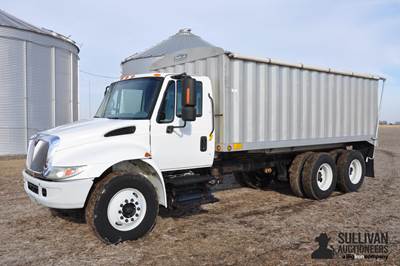 2004 International 4400 T/A Grain Truck