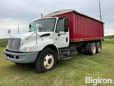 2002 International 4400 T/A Grain Truck