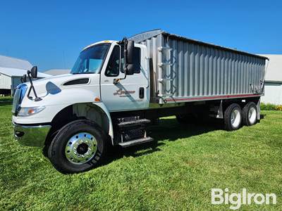 2006 International 4400 T/A Grain Truck