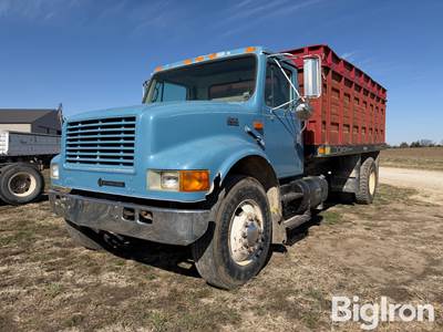 1998 International 4900 S/A Grain Truck