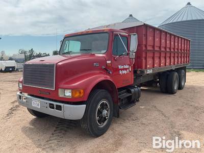 2000 International 4900 T/A Grain Truck