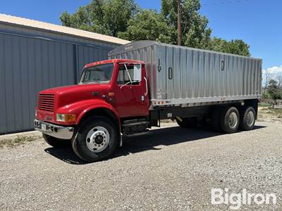 2002 International 4900 T/A Grain Truck