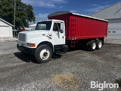 1994 International Harvester 4900 4x2 T/A Grain Truck