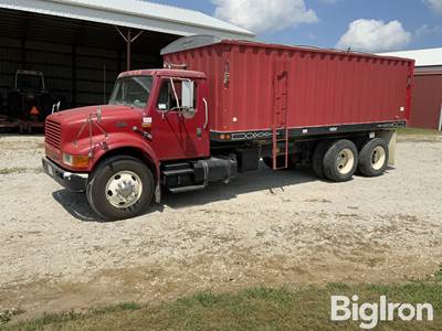 1999 International 4900 T/A Grain Truck