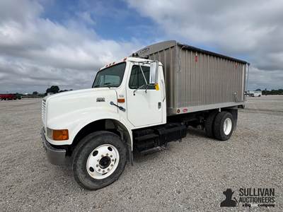 1999 International 4900 S/A Grain Truck
