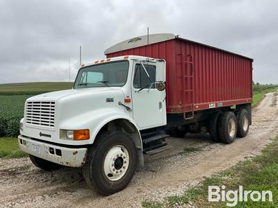 1999 International 4900 T/A Grain Truck