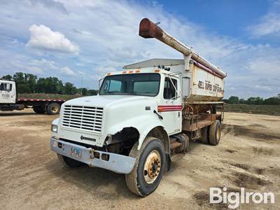 1998 International 4900 S/A Feed Truck