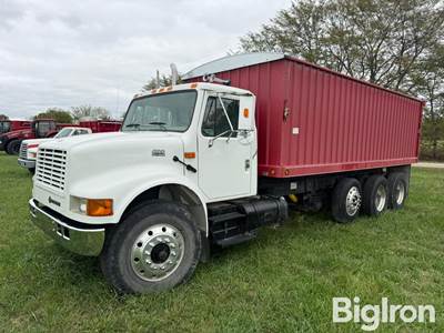 2001 International 4900 Tri/A Grain Truck