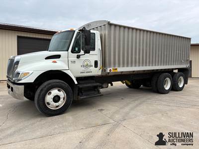 2004 International 7400 T/A Grain Truck