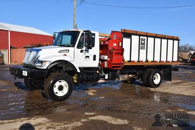 2007 International 7400 4x4 Feed Truck
