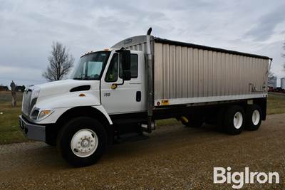2006 International 7400 T/A Grain Truck