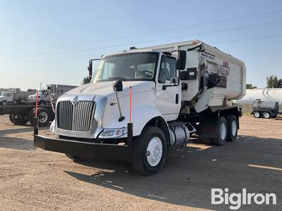 2009 International 8000 T/A Feed Truck