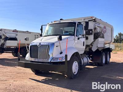 2009 International 8000 T/A Feed Truck