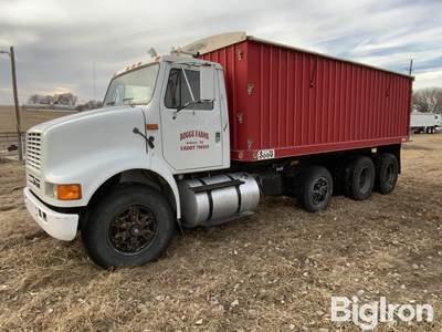 1995 International 8100 Tri/A Grain Truck