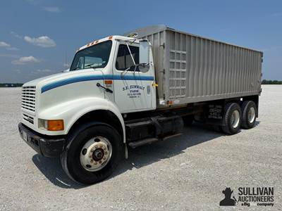 1993 International 8100 T/A Grain Truck