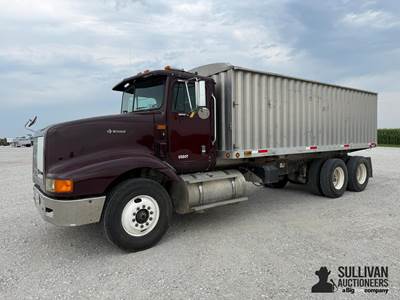 1996 International 9200 T/A Grain Truck