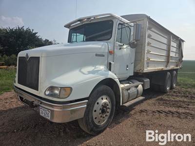 1998 International 9200 T/A Grain Truck