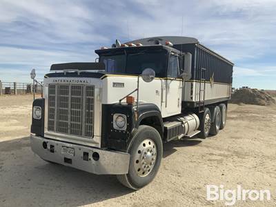 1981 International F-4370 Tri/A Grain Truck