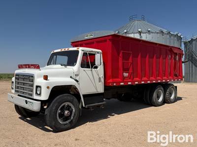 1980 International F1924 T/A Grain Truck w/Westfield Fill Auger