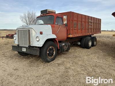 1971 International Fleet Star 2010 T/A Grain Truck