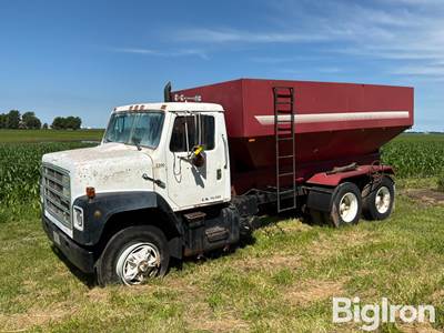 1985 International G2275 T/A Grain Truck