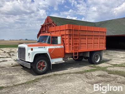 1976 International Loadstar 1600 S/A Grain Truck