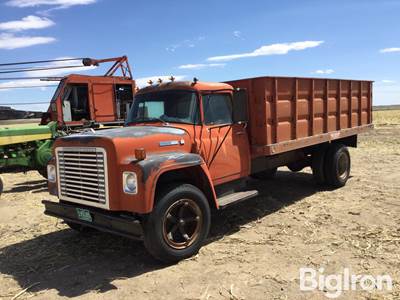 1974 International Loadstar 1600 S/A Grain Truck