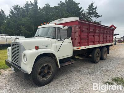 1971 International Loadstar 1600 T/A Grain Truck w/Drill Fill Auger
