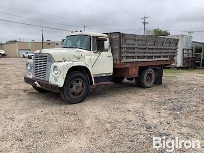 1964 International LoadStar 1600 S/A Grain Truck