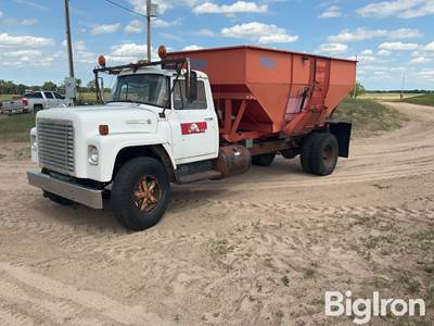 1977 International Loadstar 1700 S/A Grain Truck