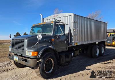 1997 International Navistar 4900 DT 466 Grain Truck