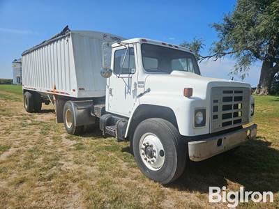 1979 International S Series S/A Day Cab Truck w/1995 Jet S/A Hopper Bottom Grain Trailer