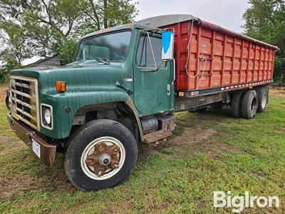1980 International S Series 1954 T/A Grain Truck