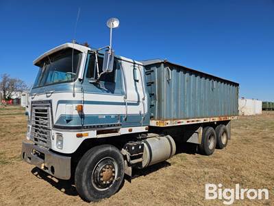 1976 International TranStar T/A Cab Over Grain Truck