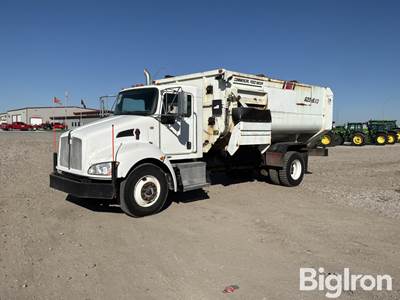 2015 Kenworth 370 S/A Feed Truck w/Roto-Mix 620-16XD Mixer Box