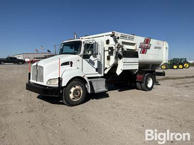 2017 Kenworth 370 S/A Feed Truck w/Roto-Mix 620-16XD Mixer Box